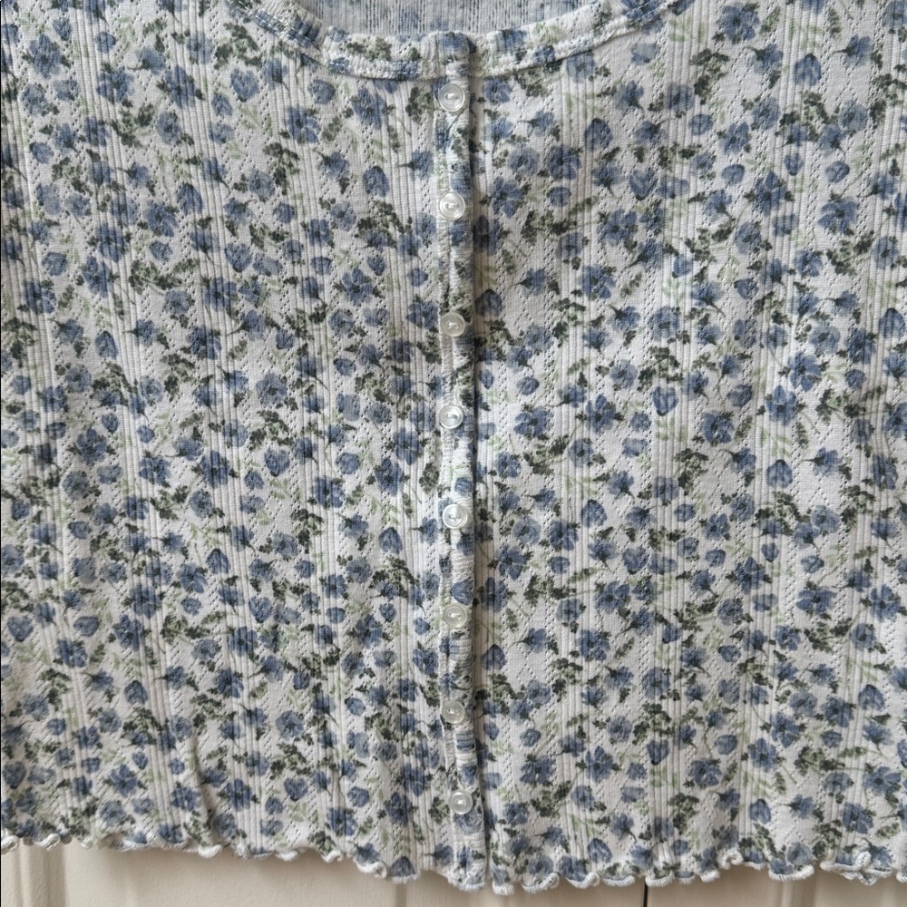 Floral Ribbed Button-Front Crop Top - Blue/White - Picture 2 of 2
